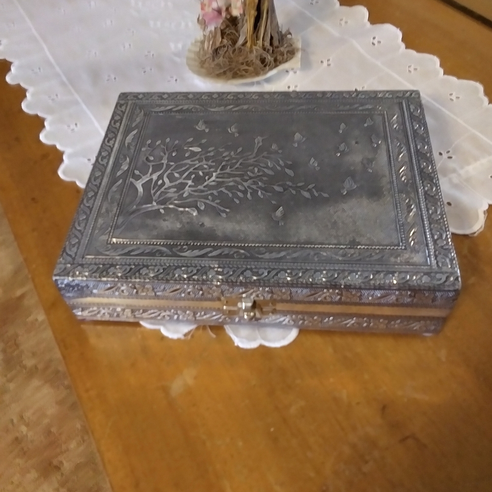 Ring box